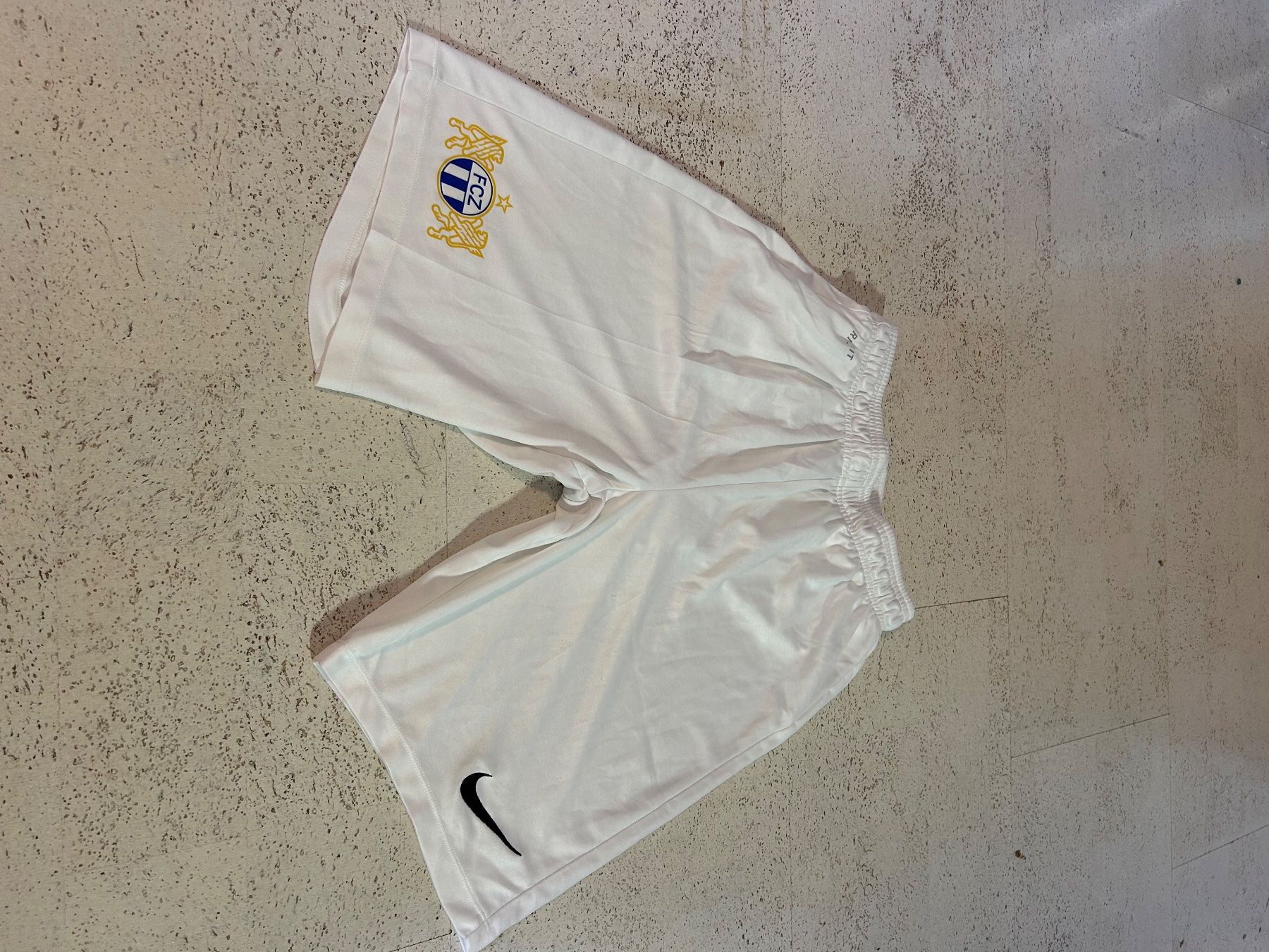 Nike Pantaloni: FCZ Vintage Hose – Usato da Wald venduto da liv_rw8b 1