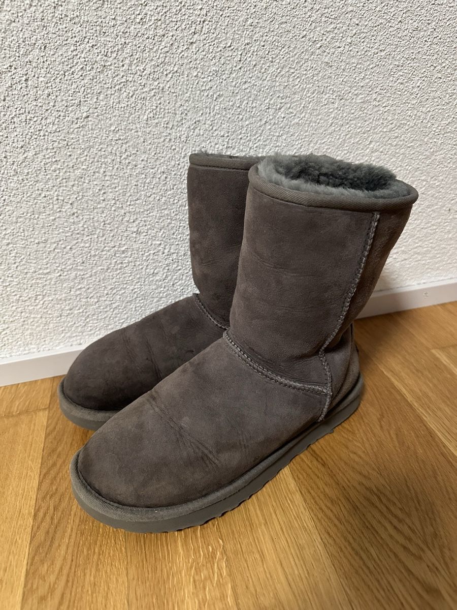 Ugg Scarpe da donna: Ugg Boots - Grey, Size EU 39 – Usato da Schlieren venduto da And_CH 2