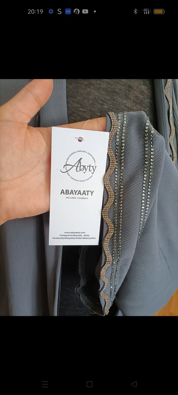 Vestiti: Abaya élégante grise avec broderie – Nuovo e nell'imballaggio originale da La Chaux-de-Fonds venduto da Luxary.25cachmirepro 5