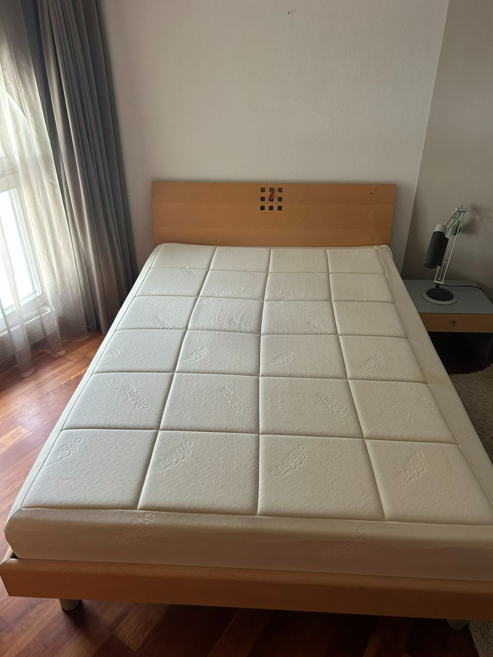 Culle: Bett mit Lattenrost und Matratze – Usato da Brunnen venduto da lucernencis