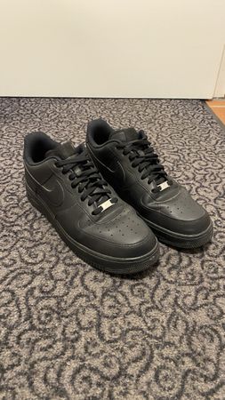 Nike Air Force in schwarz