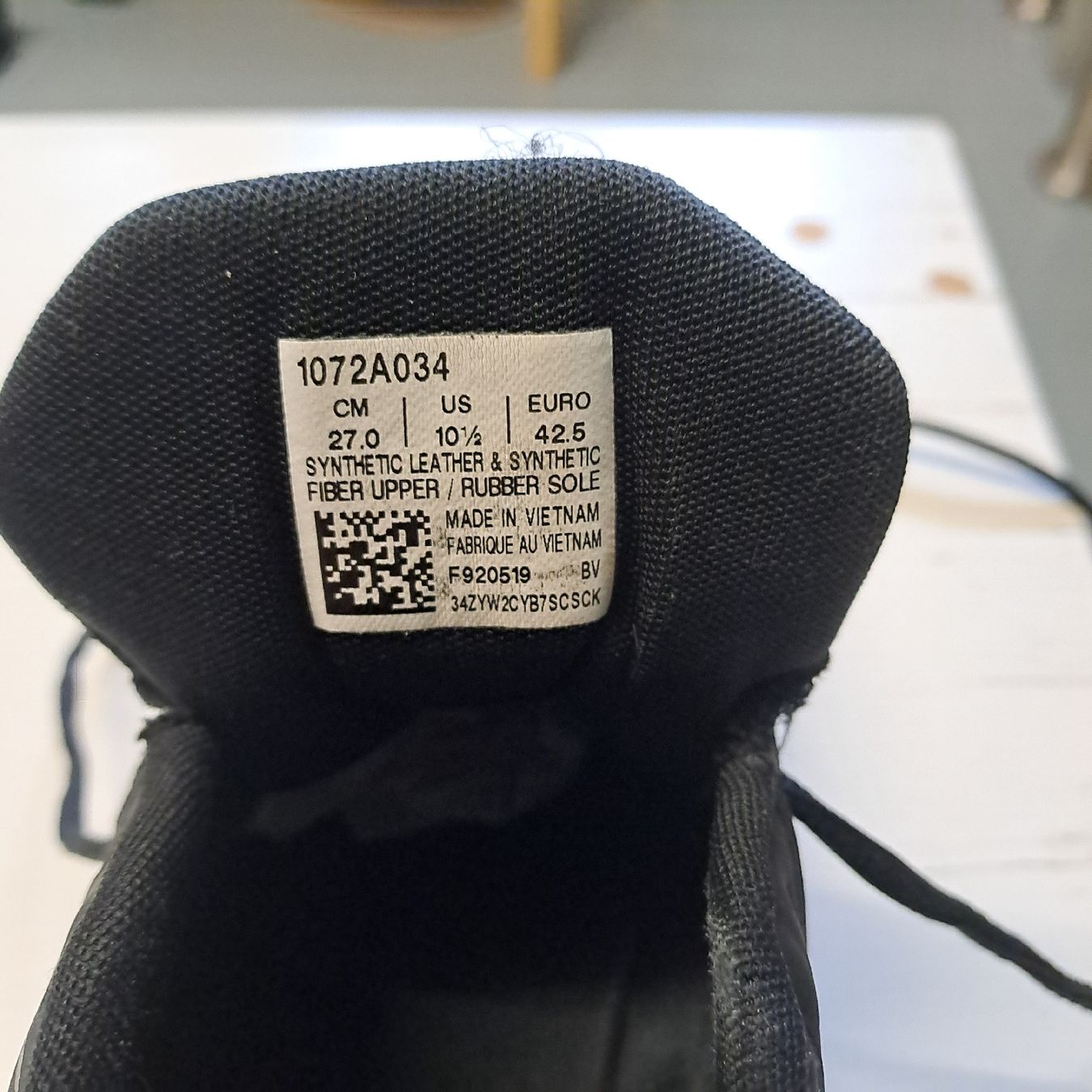 Asics Herrenschuhe: Hallenturnschuh Asics 42.5 – Gebraucht aus Thierachern von lukwill 1