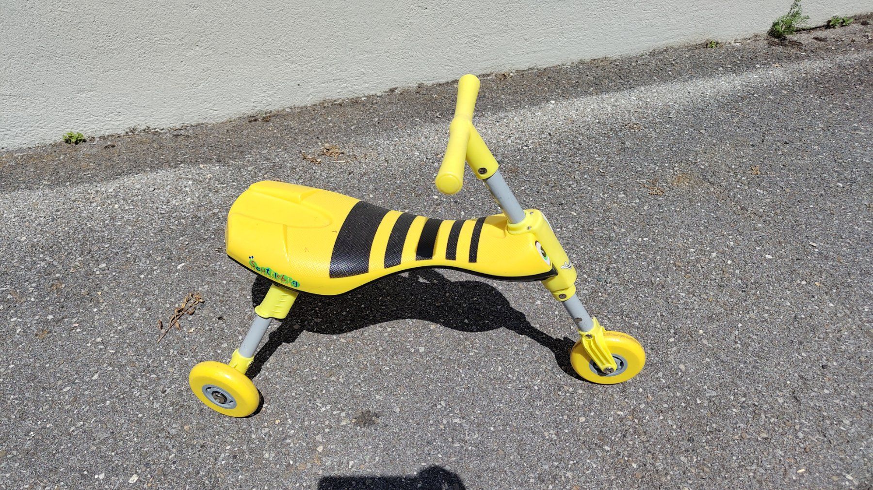 Véhicules pour enfants: Tricycle Scuttle bug 3 roues – D'occasion à Chexbres par croisee2 1
