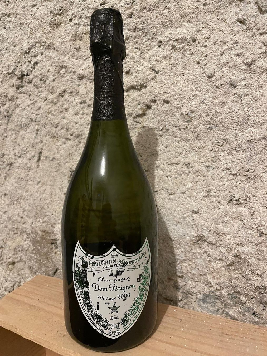 Dom Pérignon Bevande alcoliche: Dom Perignon Limited Edition by Michael Riedel Brut – Nuovo (secondo la descrizione) da St. Gallen venduto da DiesundDas. 5