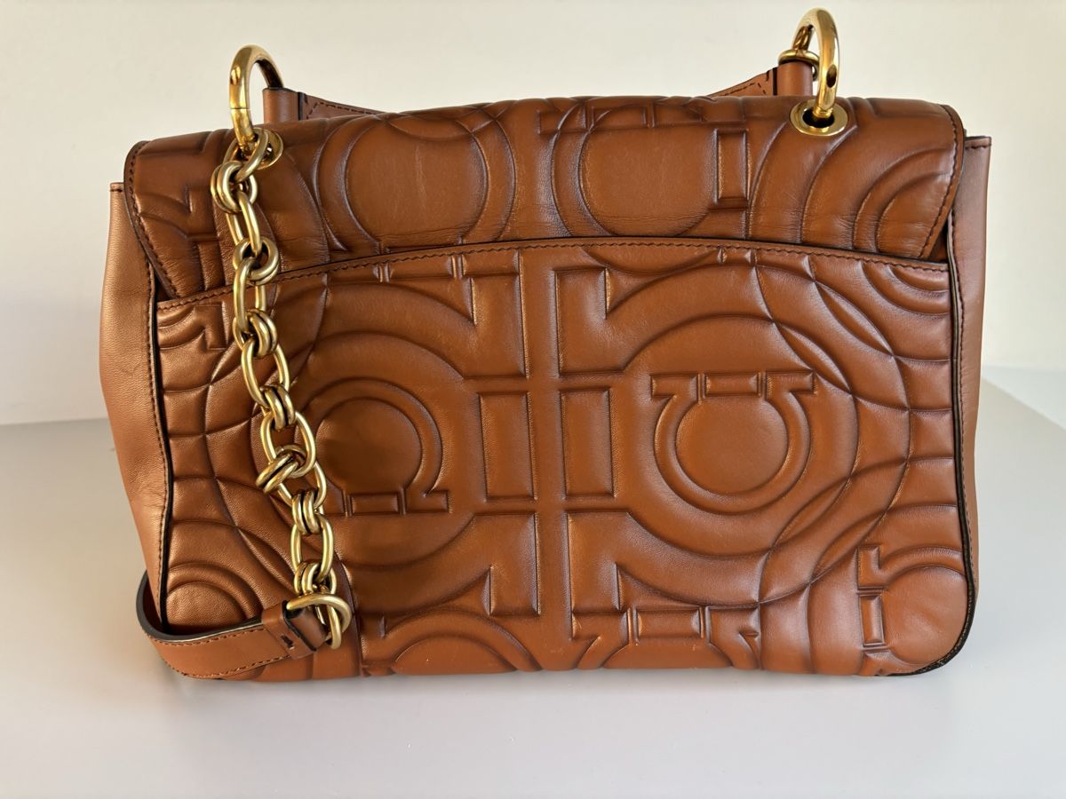 Salvatore Ferragamo Sacs femmes: Ferragamo Handtasche NEU – Neuf (Voir description) à Uster par dan_n69f 3