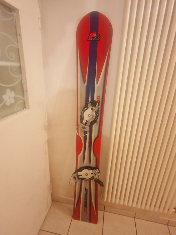 F2 Snowboard Flèche D'Argent Course 2024/25 - Taille Au Choix Argent/Rouge