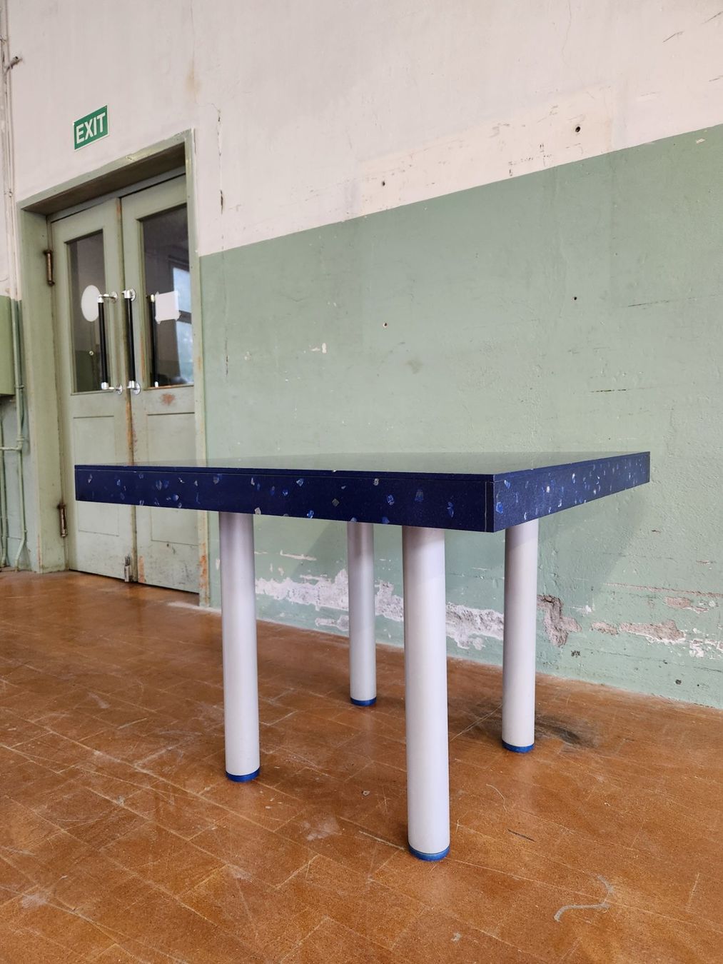 Tavoli: Designer Tisch aus Kunststein mit Lapislazuli – Usato da Lichtensteig venduto da Usedinstorecom 4