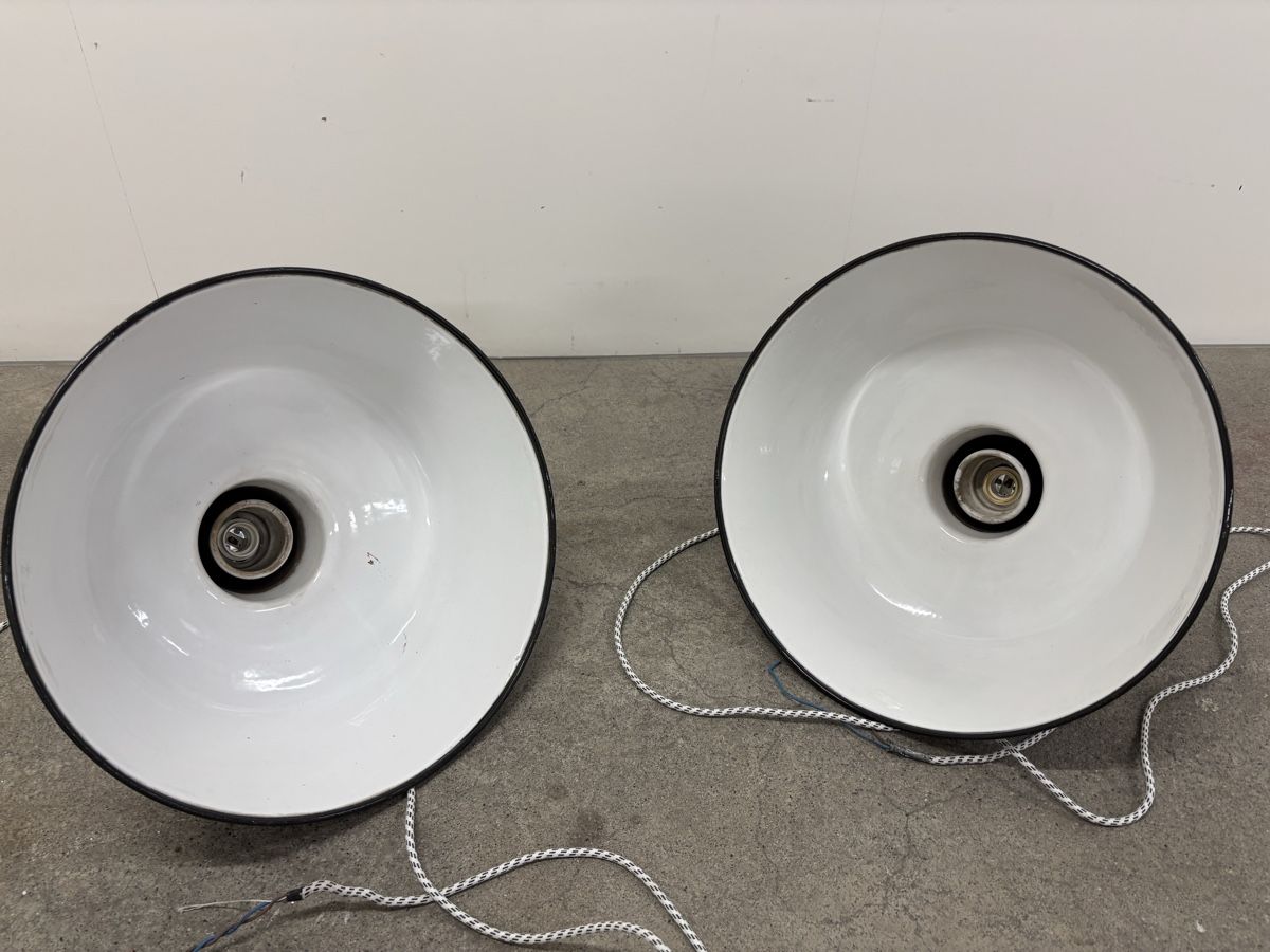 Lampade: 2 XL Industrie Emaillelampen – Usato da Emmenbrücke venduto da Belle-Epoque 1