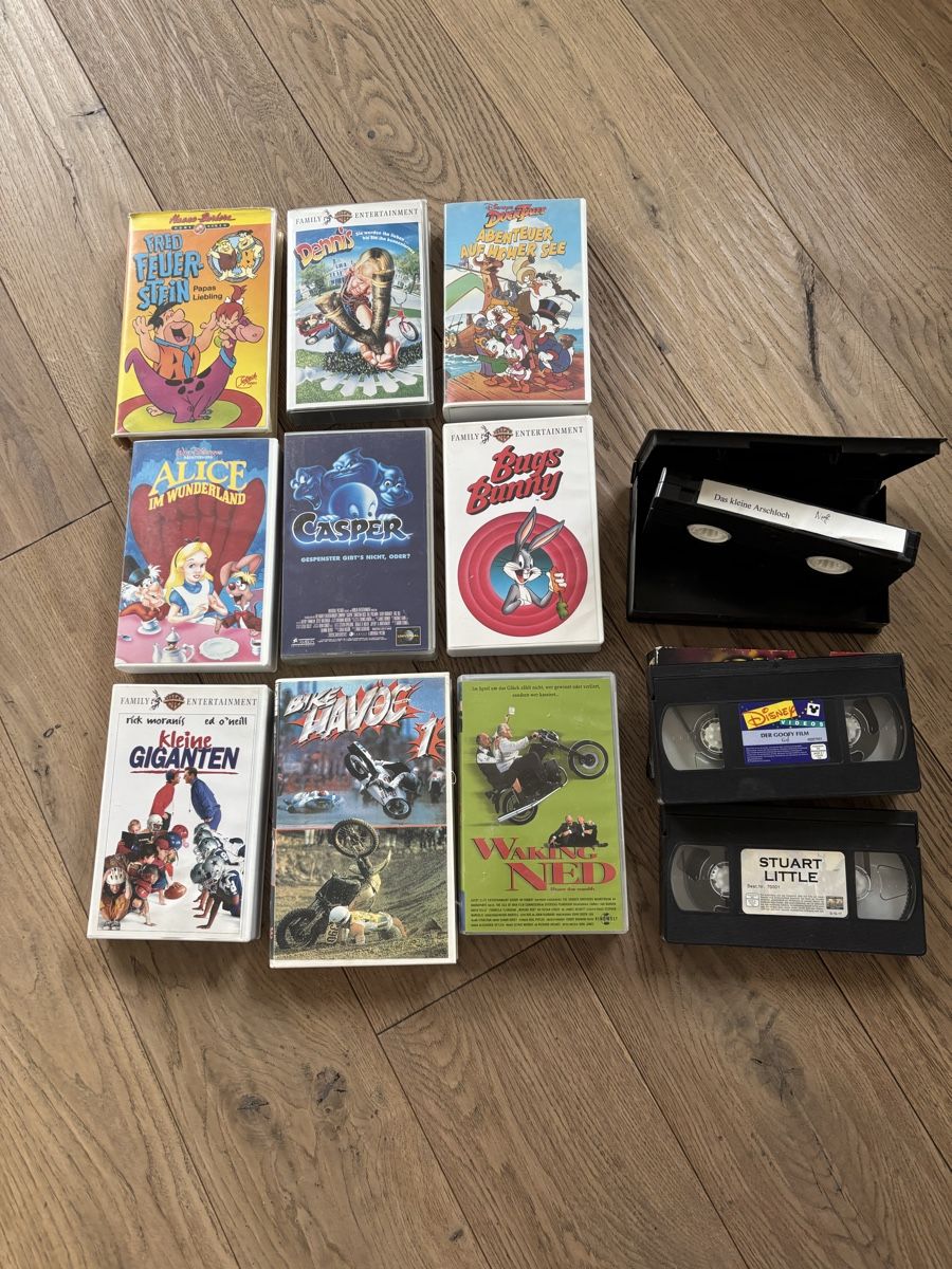 Alle VHS: 12 Stck….Videokassetten – Gebraucht aus Appenzell von babet01
