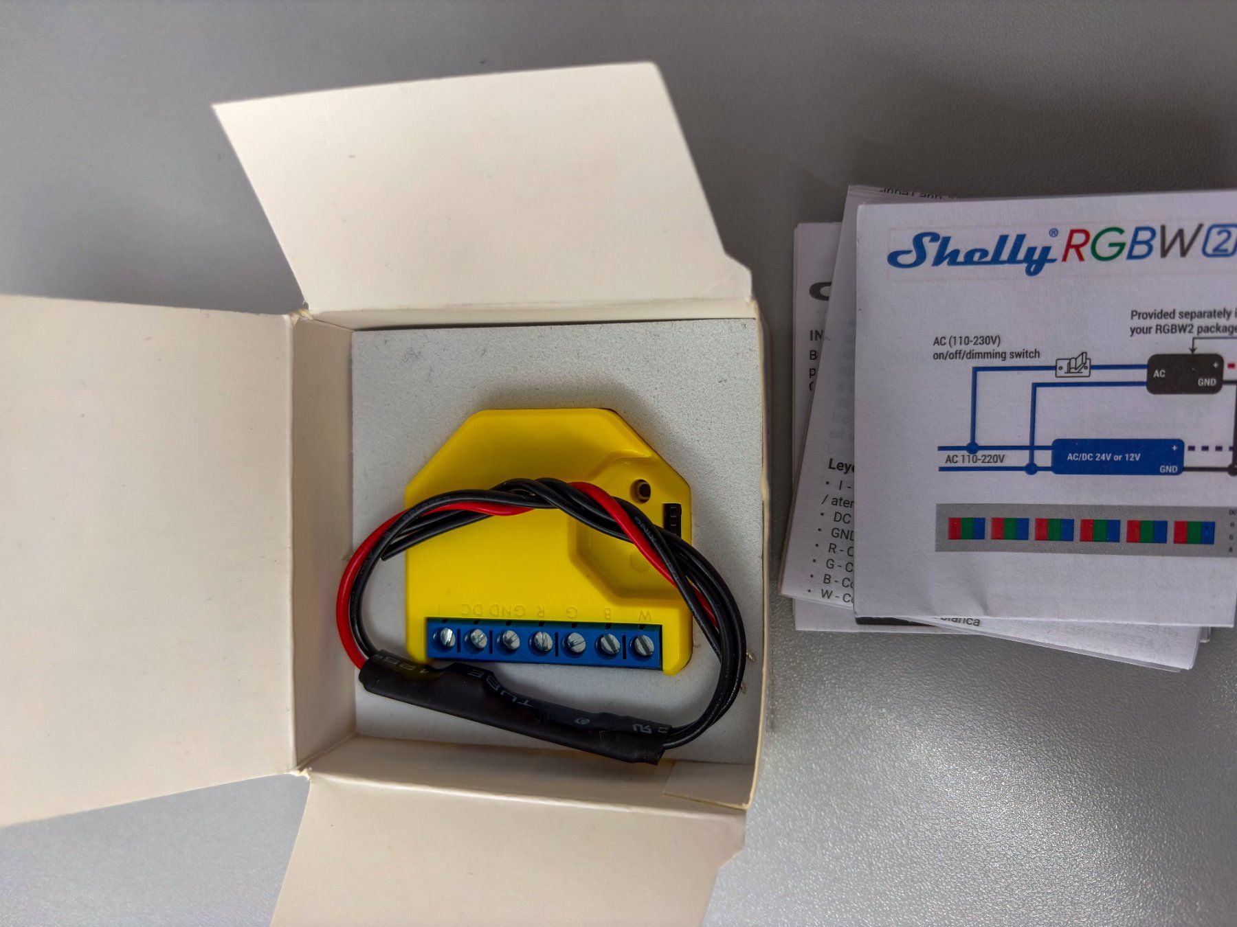 Shelly Interrupteurs: Shelly RGBW2 - Wifi LED controller, Smarthome – Neuf avec emballage d'origine à Sevelen par marcofl 2