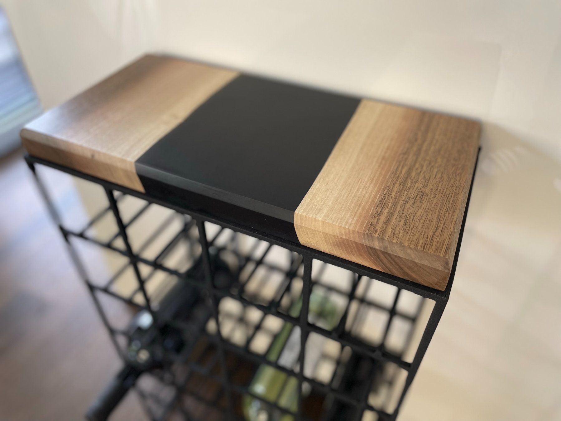 Scaffali: Unikates Weinregal mit Ablagefläche – Nuovo (secondo la descrizione) da Grellingen venduto da fablo_design 2