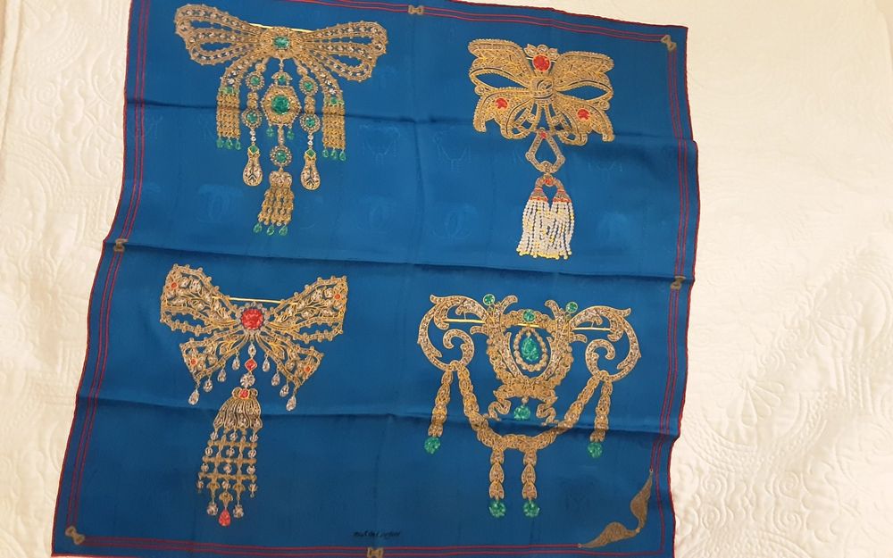Foulard En Soie Multicolore - Excellent état, Occasion Parfaite, Style Bandana/carré