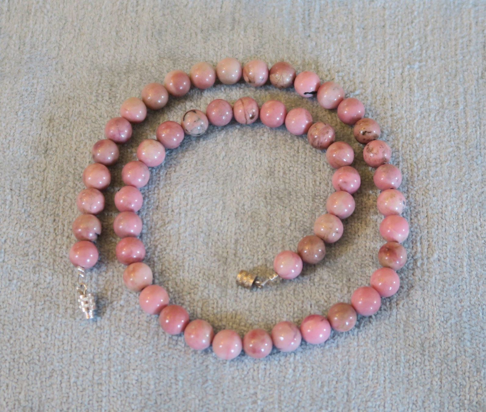 Catenine: Perlenkette Rhodonit, neu aufgezogen. – Usato da Brittnau venduto da marlenestone 2