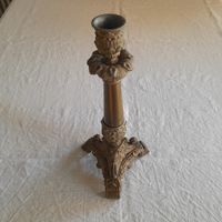 Prunkvoller Kerzenständer im Barockstil