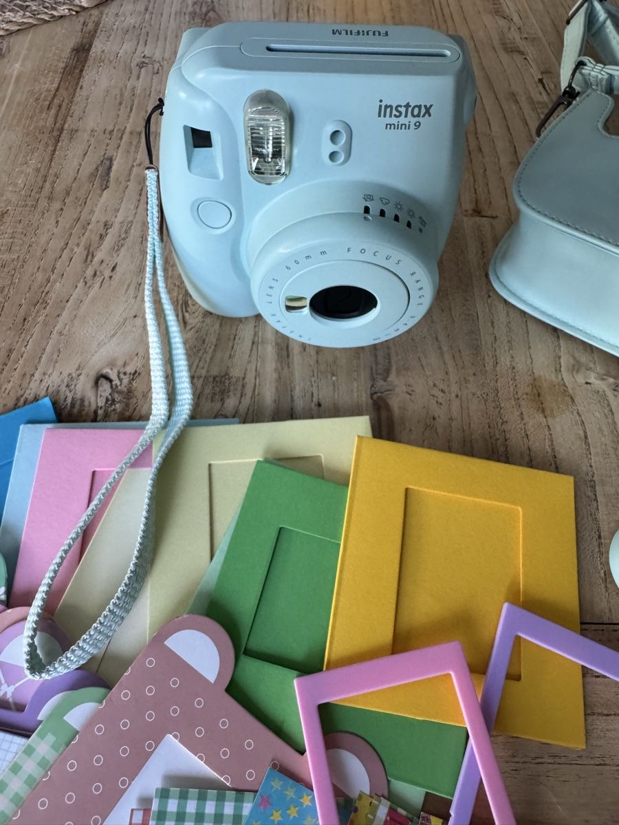Fujifilm Fotocamera: Fujifilm Instax Mini 9 mit Zuberhor.  – Usato da Mägenwil venduto da MagooTradesStuff 3