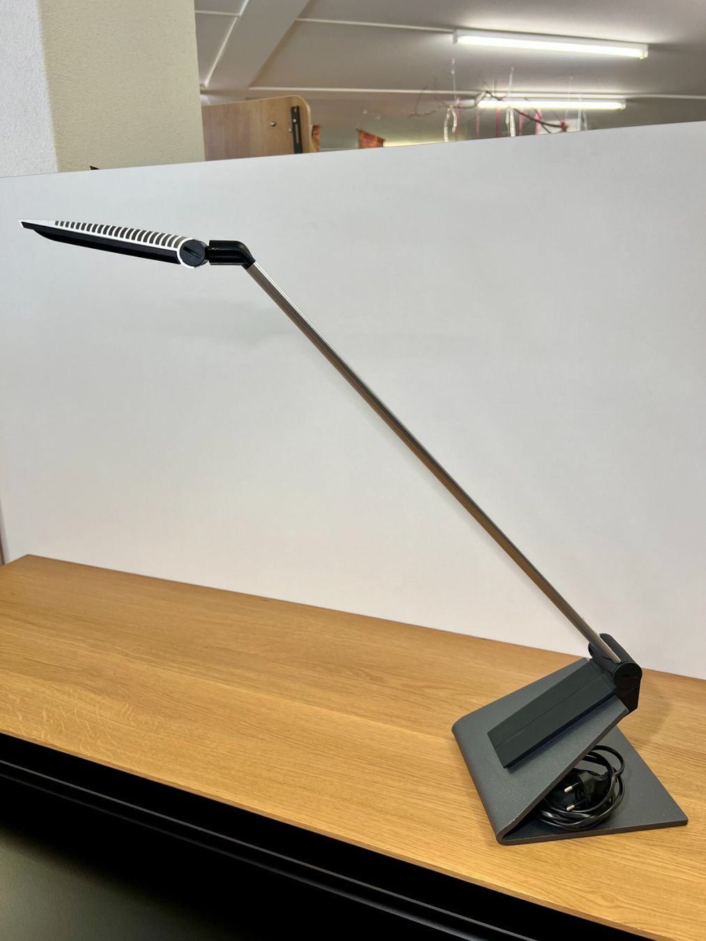 Lampen: LED-Tischleuchte MAULsolaris, silber – Neu (gemäss Beschreibung) aus Zofingen von BBAG4800 1