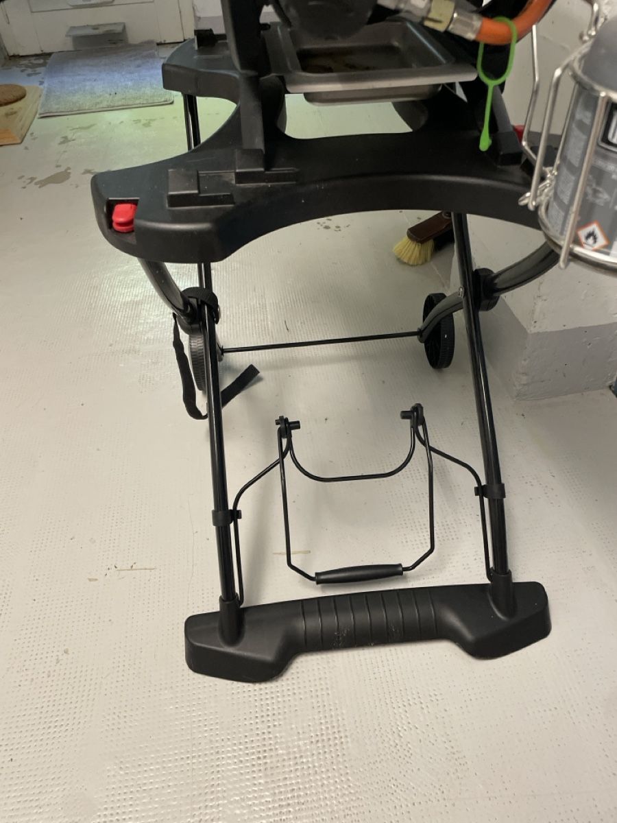 Weber Grills: Gasgrill Weber Q1200 inkl. Rollwagen – Gebraucht aus Basel von pilzliii 1