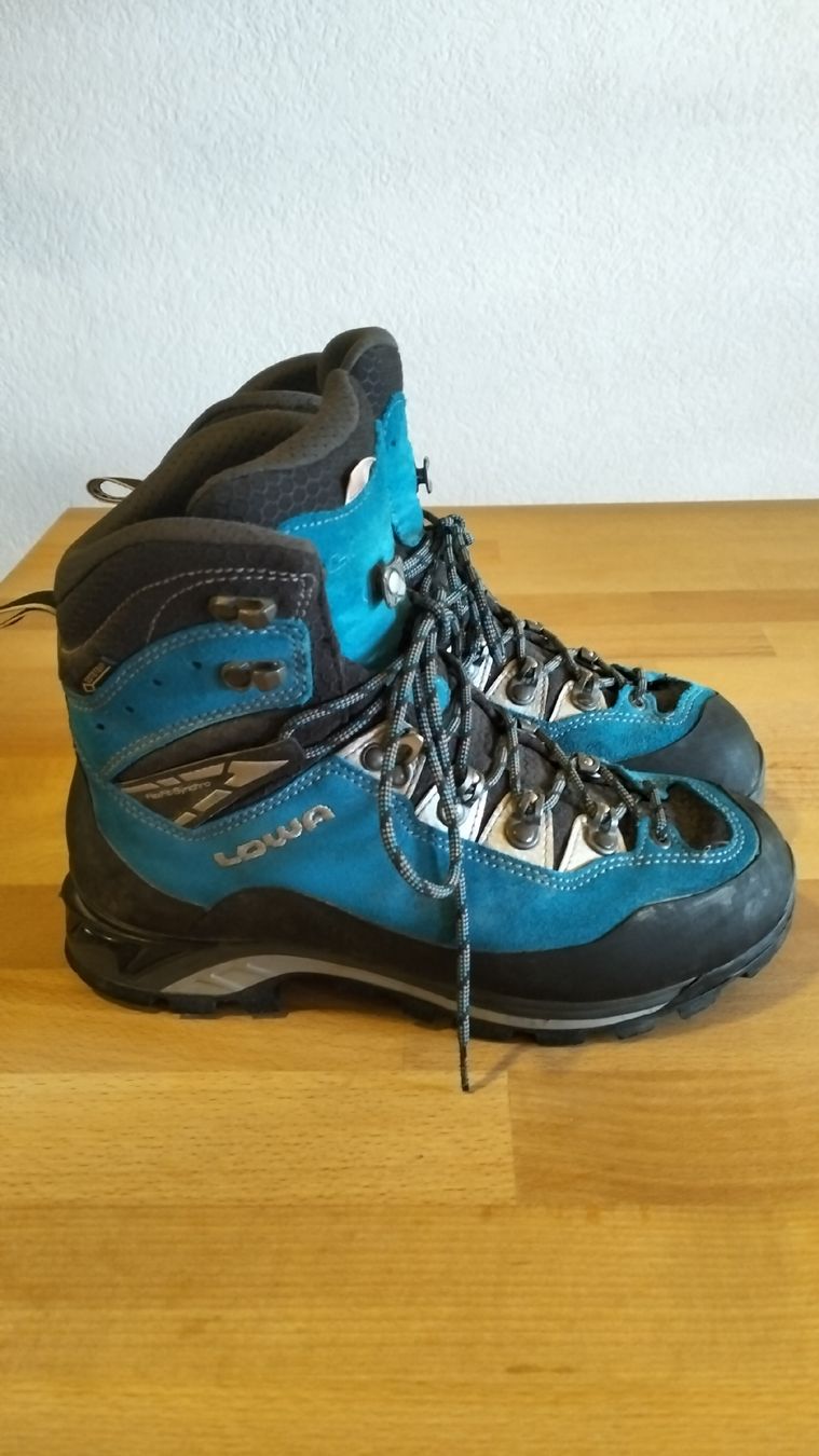 Lowa Scarpe da donna: Lowa Bergschuh Gr.38 – Usato da Eggiwil venduto da Loego 1