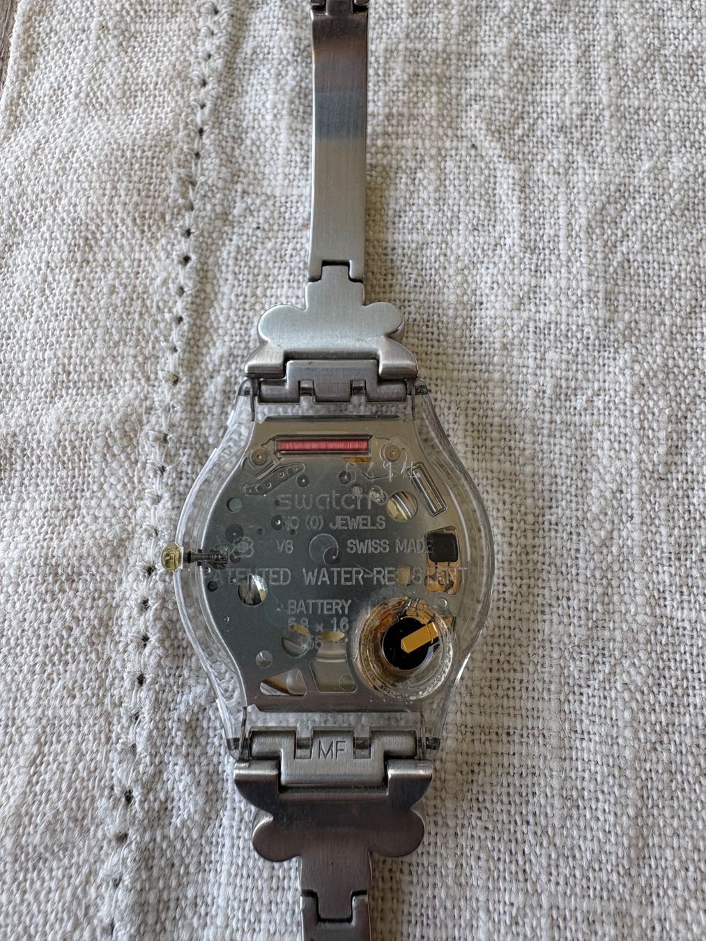 Swatch Uhren: Swatch Damenuhr silberfarben mit Steinen – Gebraucht aus Schübelbach von S1CH 1