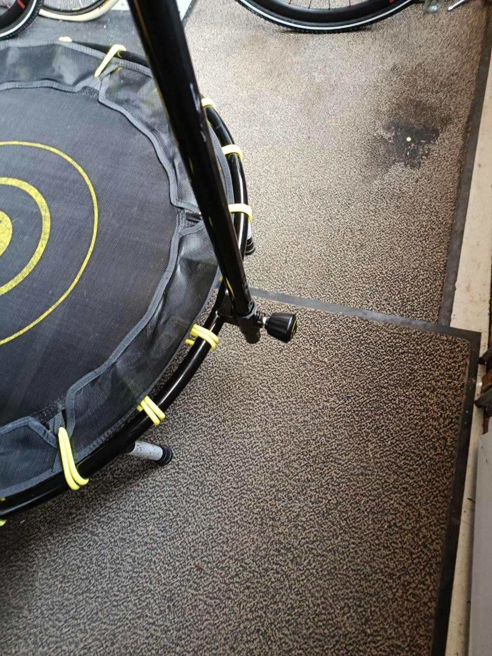 Decathlon Trampolini: DOMYOS Trampolin mit Frontstange und einklappbaren Füssen – Usato da Pratteln venduto da harigo 3