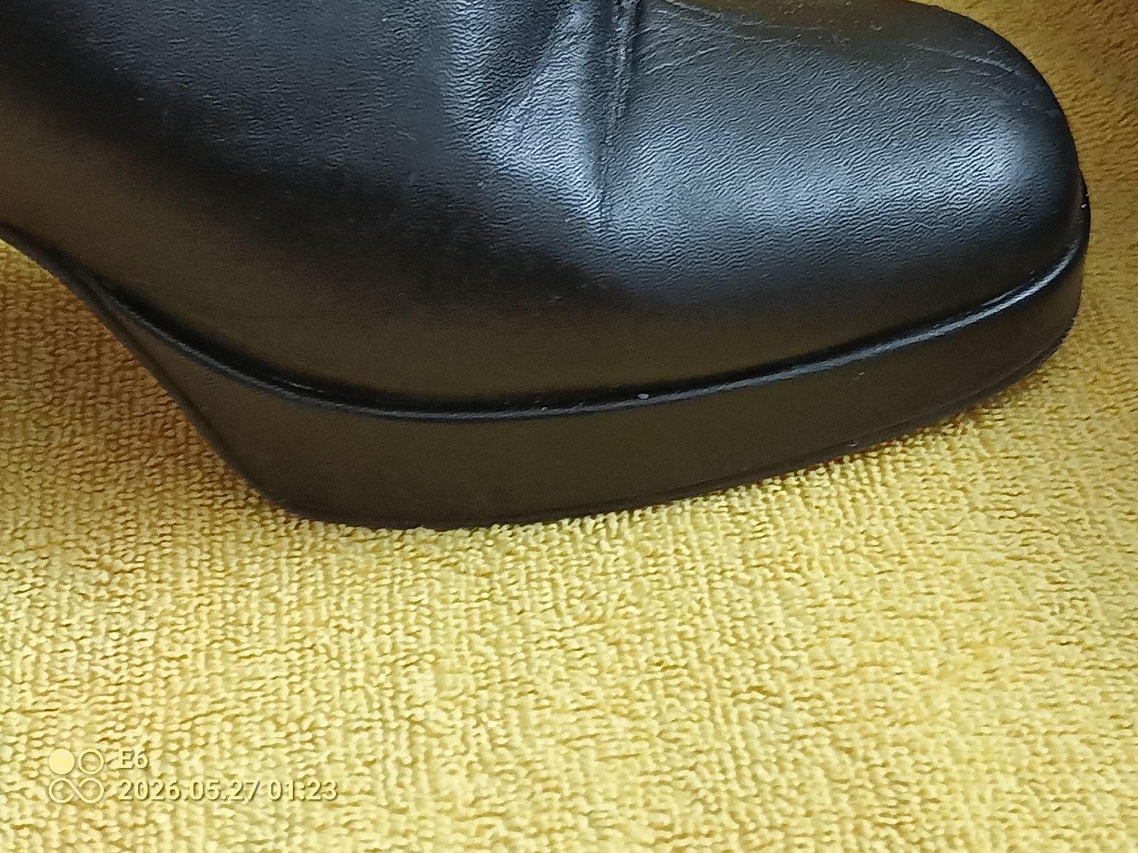 Scarpe da donna: Eleganter Stiefel mit Plateau – Usato da Zürich venduto da Mitzi6 5