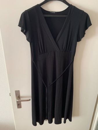 Schwarzes Kleid Marke MAJORA Grösse 38