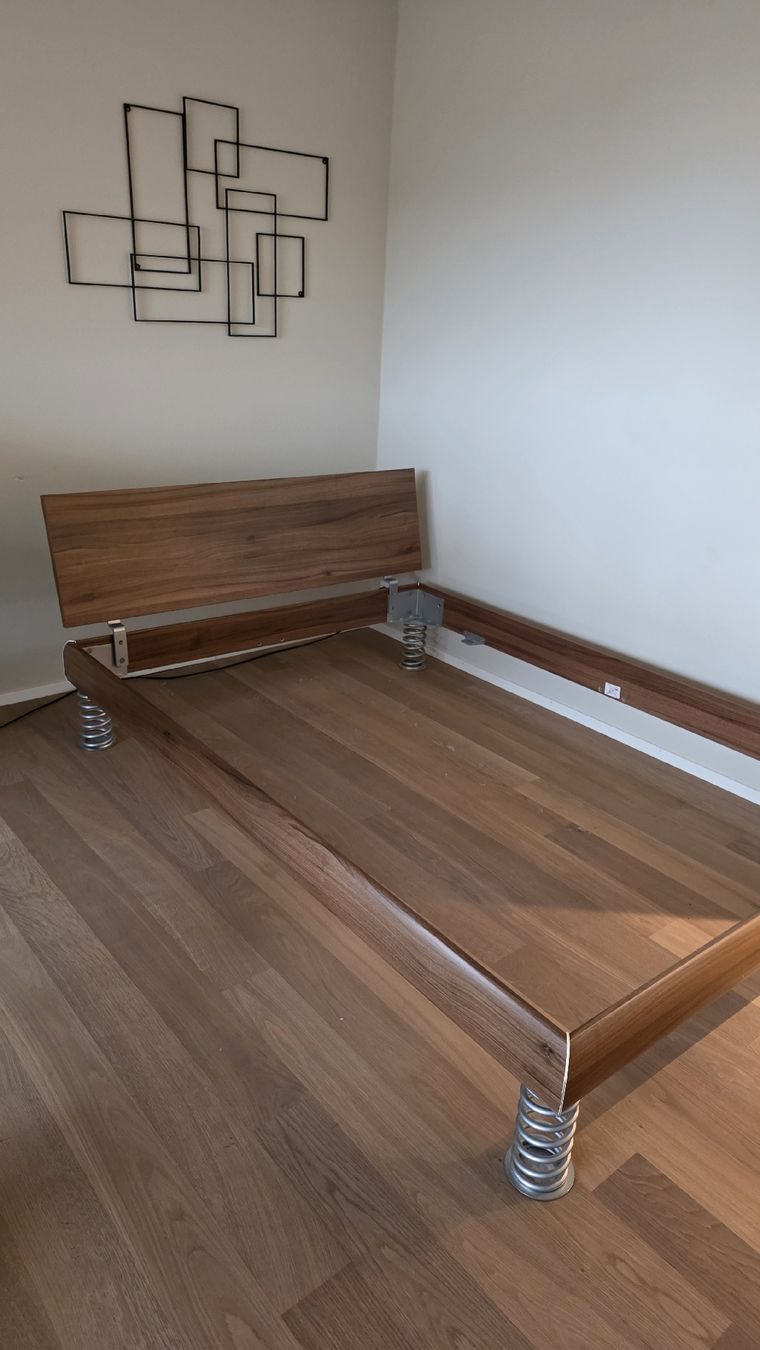 Livique Betten: Holzbett Nussbaum 140x200 cm – Gebraucht aus Kloten von Robiin_zan 6