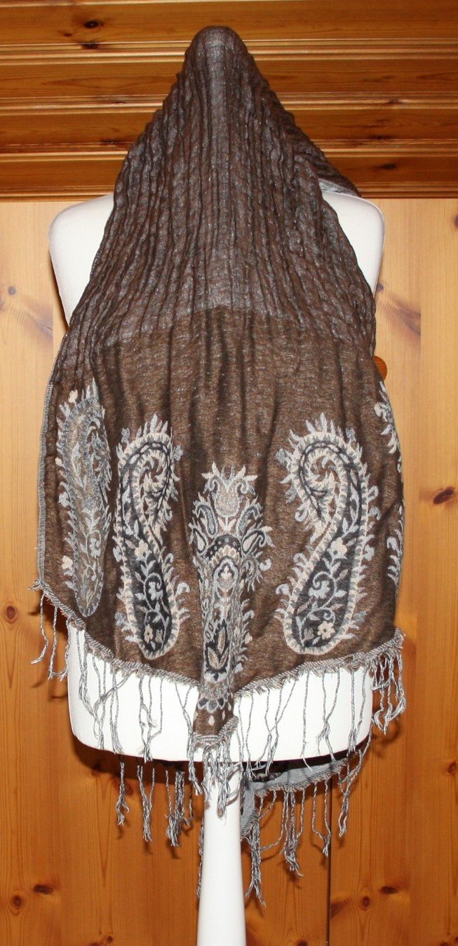 Foulard & Sciarpe: Schal mit schönem Muster grau - braun – Usato da Flüelen venduto da Diversicum-Textil 3