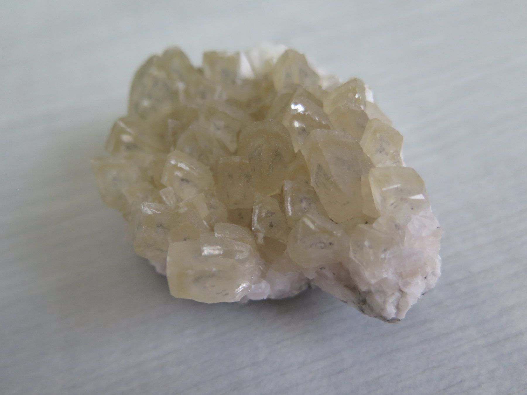 Minéraux & Lithothérapie: Calcit Stufe mit Phantombildungen – D'occasion à Schaffhausen par Yamakana51L8736OQ8 6