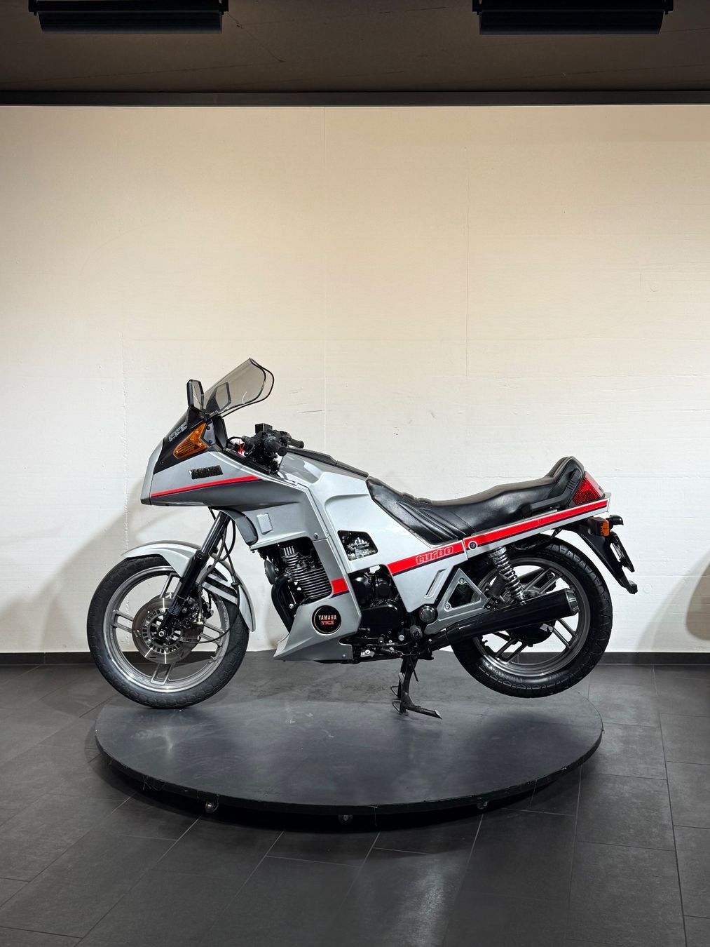 Yamaha Strada: Yamaha XJ 650 Turbo – Usato da Zell LU venduto da .VR46.