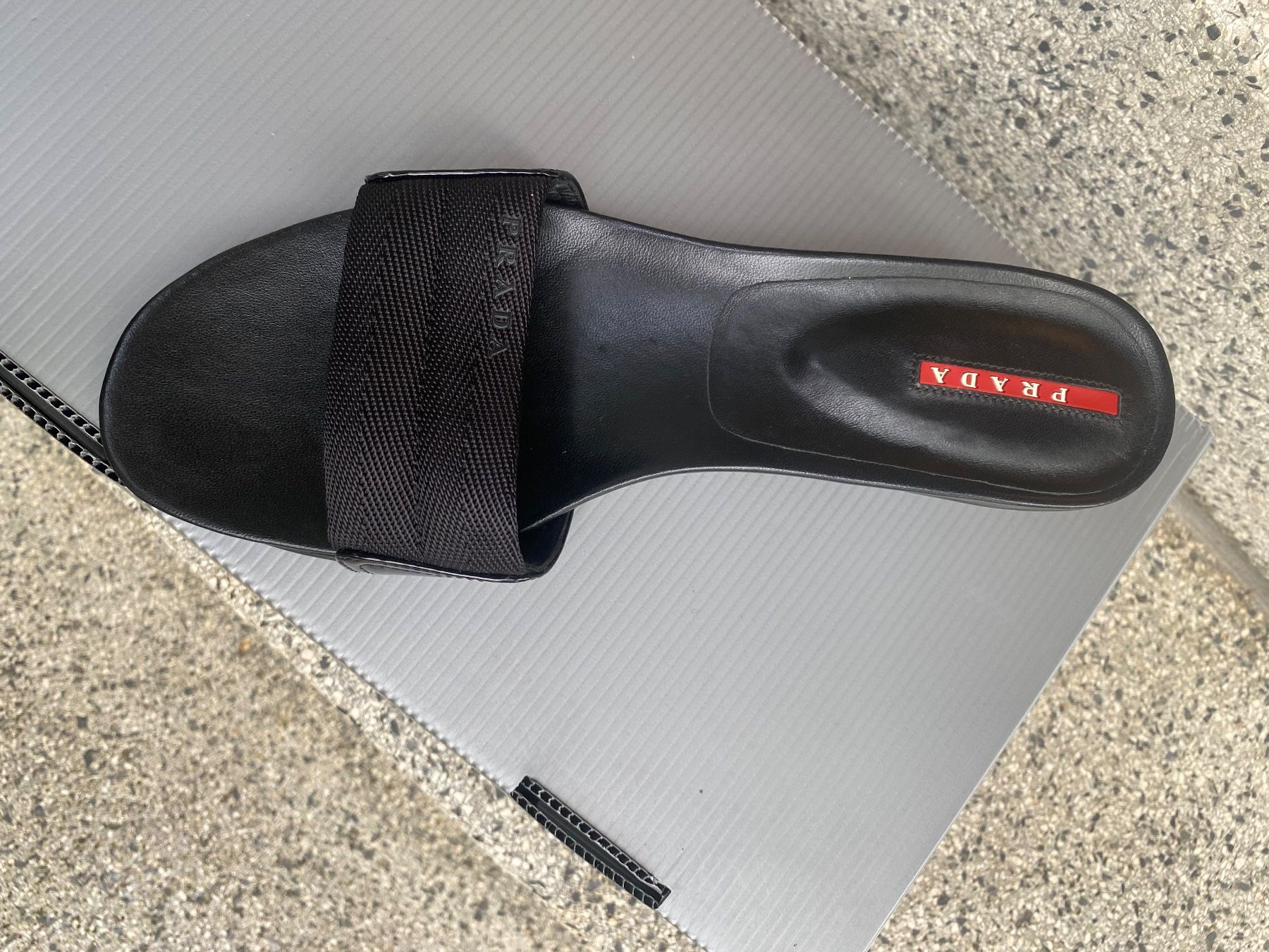 Prada Scarpe da donna: PRADA Sandalen schwarz Grösse 38.5 neuwertig – Nuovo (secondo la descrizione) da Zürich venduto da JDB_Vintage 1