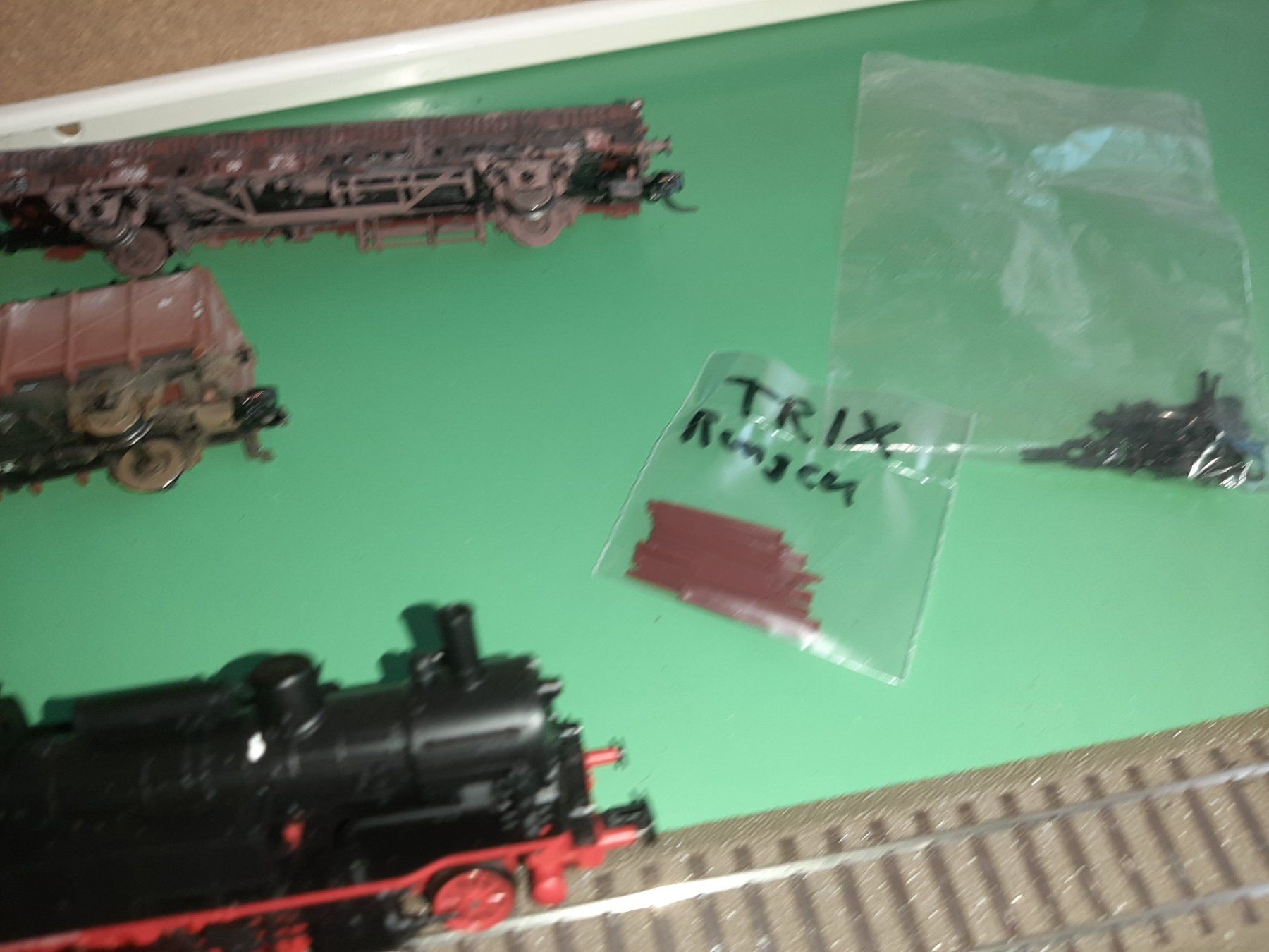 Trix Modellini di ferrovie: TRIX 74 854 + 3 WAGONS – Usato da Avully venduto da RIVALIS 1