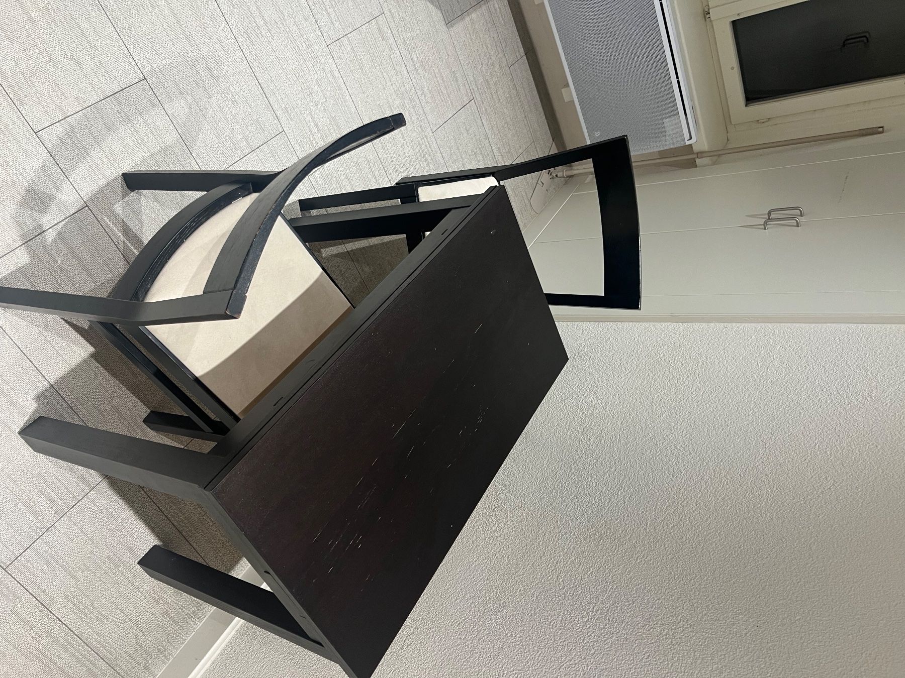 Tische: Expanding table and two chairs – Gebraucht aus Wädenswil von dm1_m5rz 2