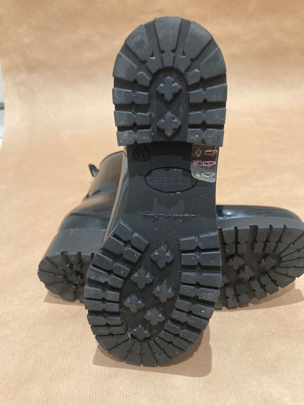 Moncler Scarpe da donna: Moncler stivali pioggia no 36 – Usato da Paradiso venduto da Kayakara 3