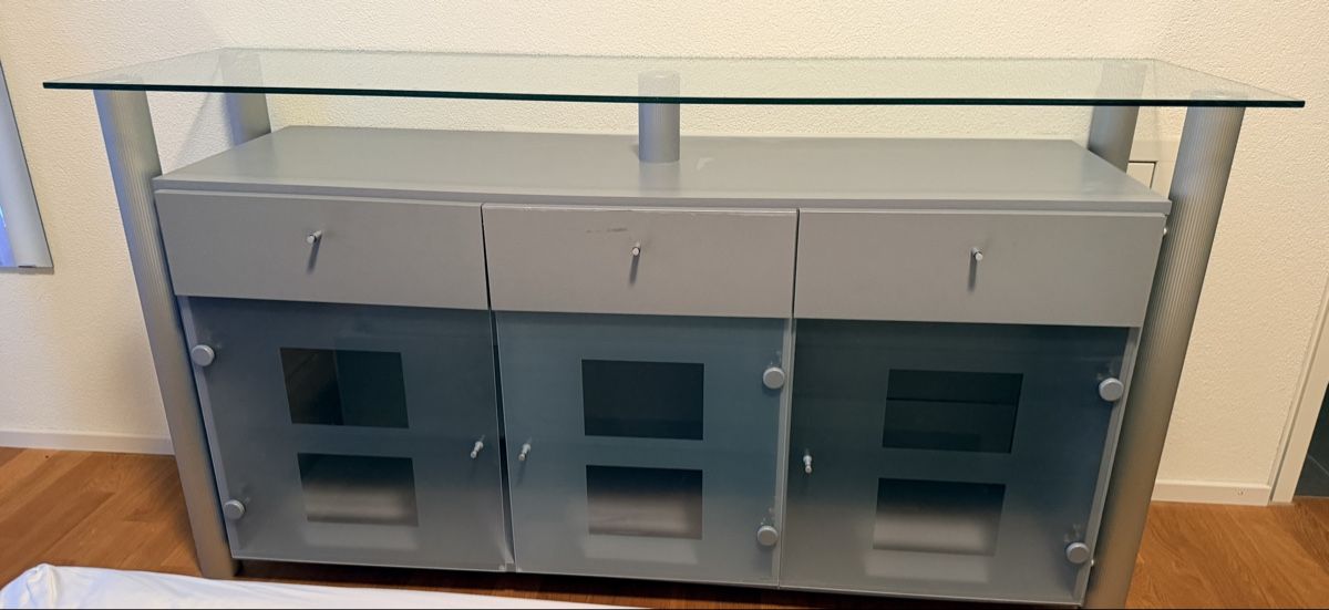 TV Möbel: TV-Möbel / Sideboard mit Glasplatte – Gebraucht aus Zug von est_j52y 3