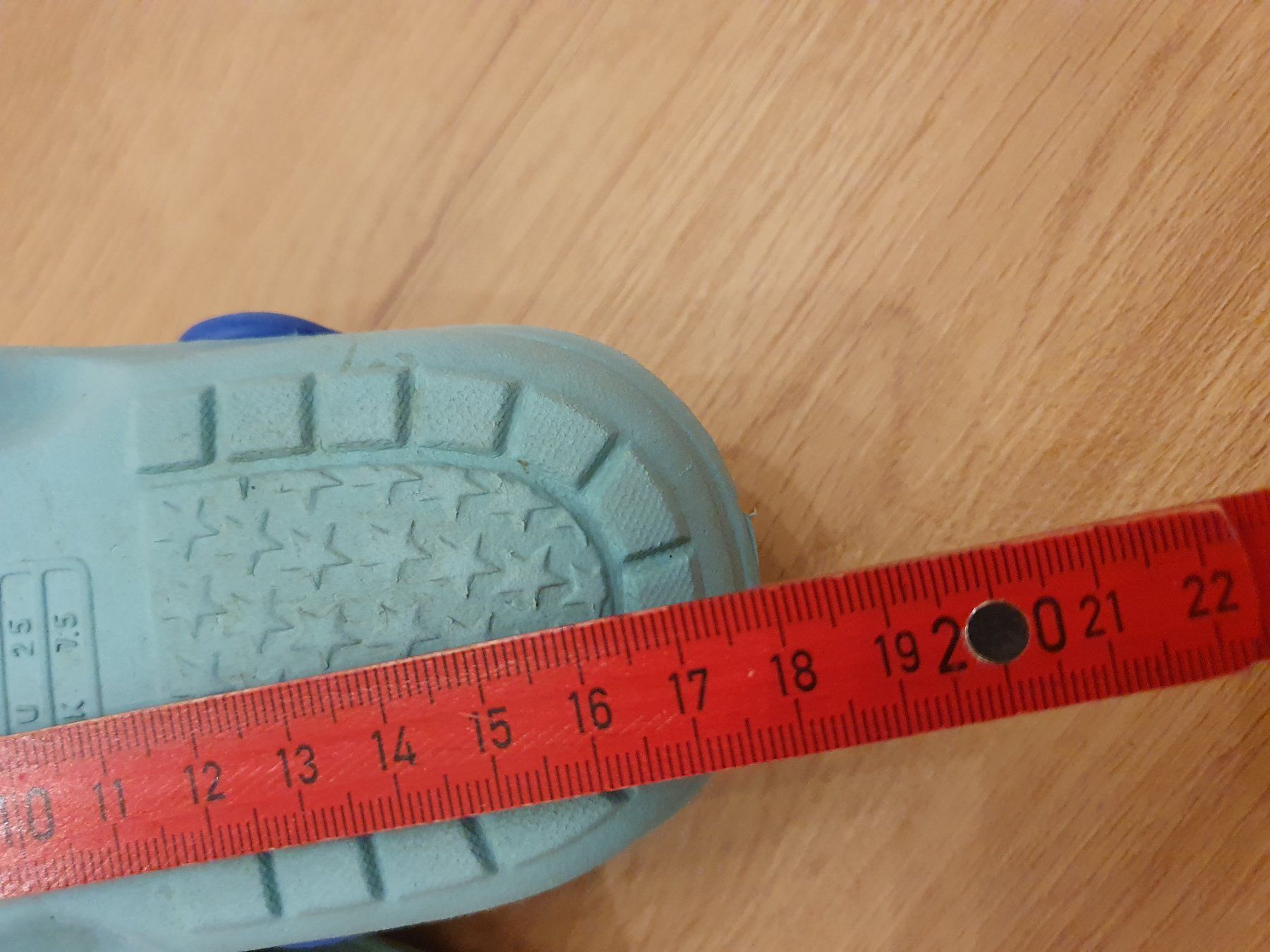 Scarpe per ragazzi: Gummi Clogs, Badeschuhe, Gr. 25, hellblau – Usato da Heinrichswil venduto da frankie19860 1