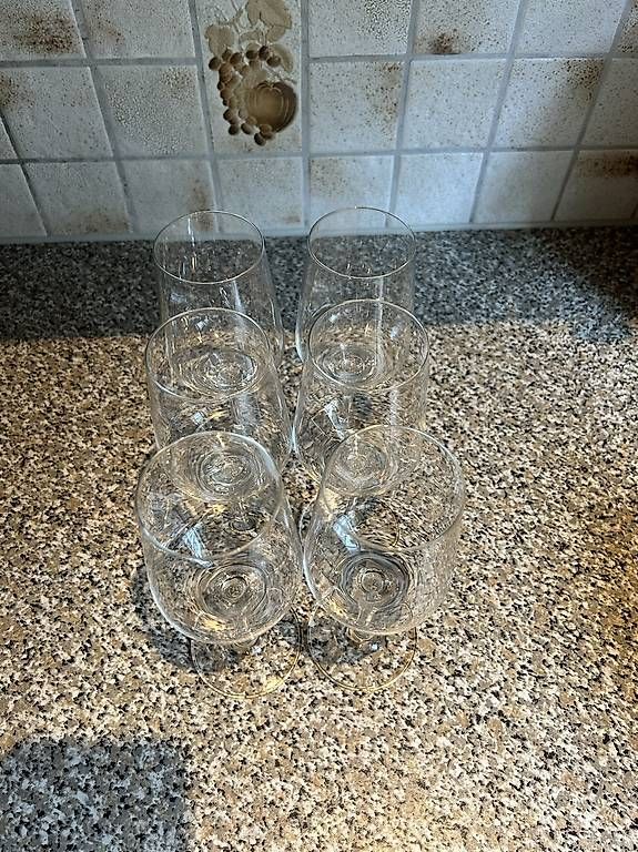 Verres: 6 Weingläser – D'occasion à Wolfenschiessen par ali_6dvv 2
