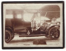Fotografie Mechaniker an einem Landaulet