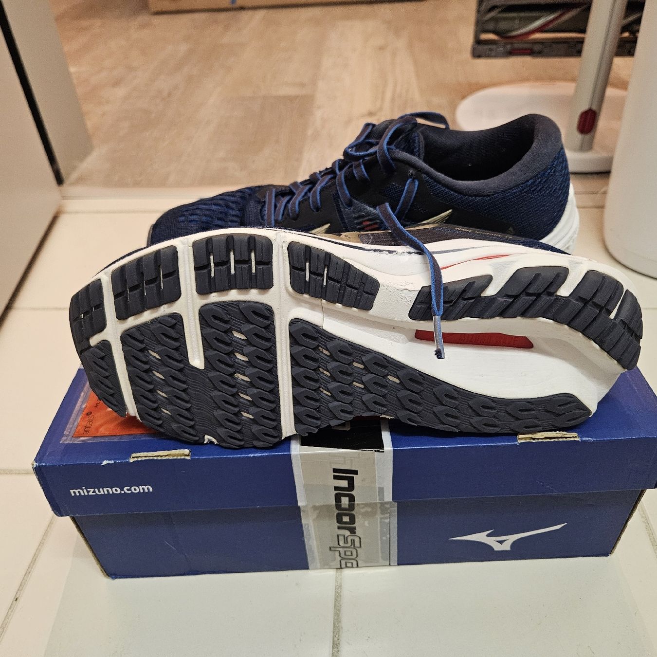 Mizuno Herrenschuhe: Sneaker Mizuno Wave Inspire 17 Gr. 40 1/2 – Gebraucht aus Embrach von Lilly2021 1