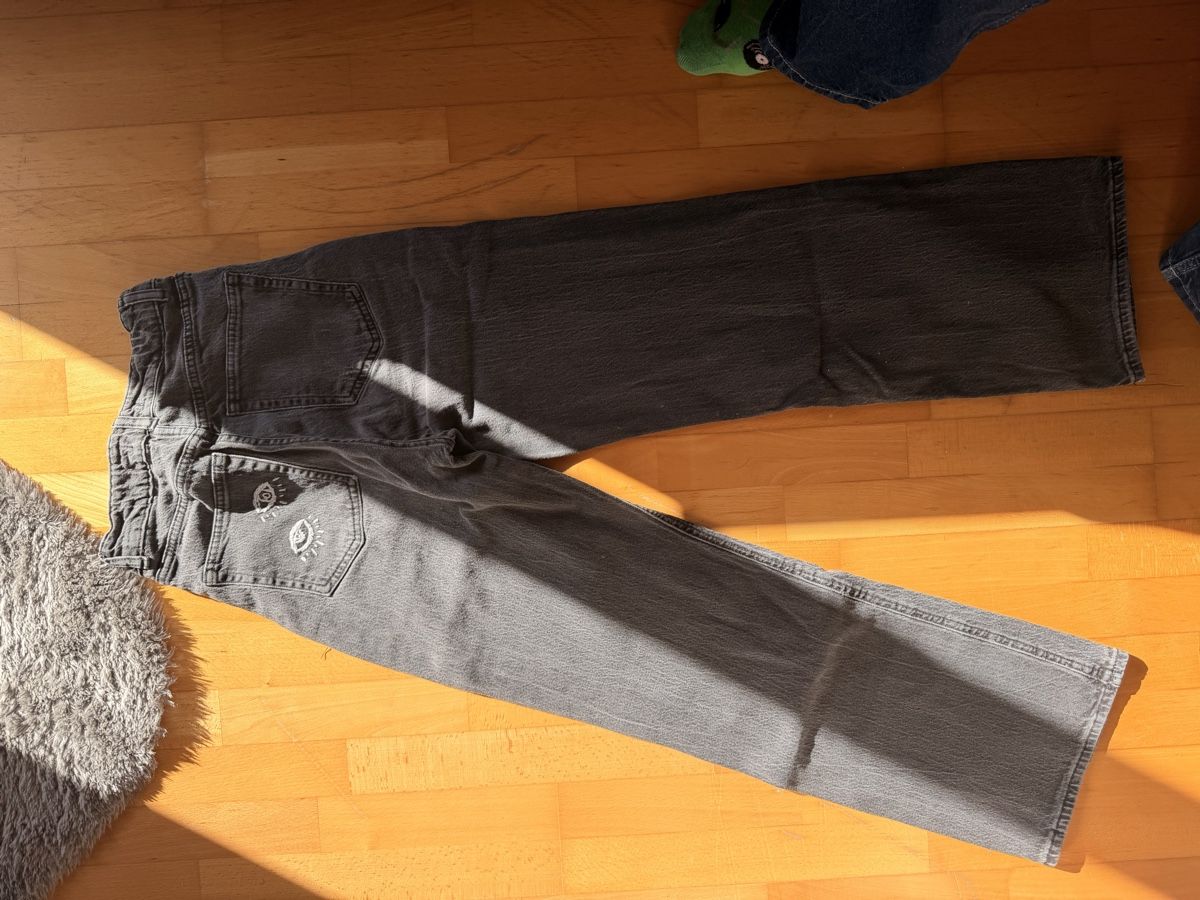 H&M Jeans: Jeans noir avec broderie  – Usato da Wavre venduto da ali_fyq9 1