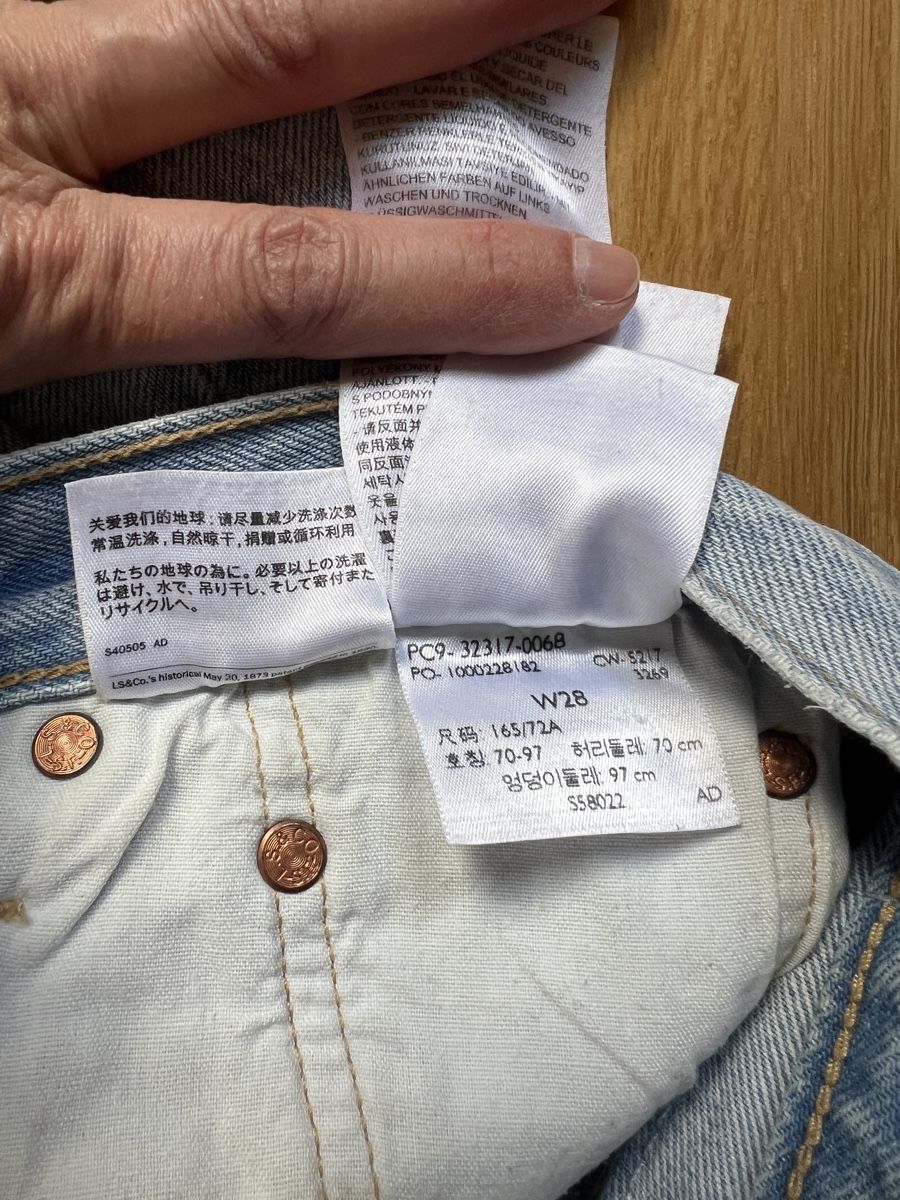 Levi's Jeans: Levi's Jeans Shorts, hellblau, destroyed Look, W28 – Usato da Uster venduto da Shanti1 2