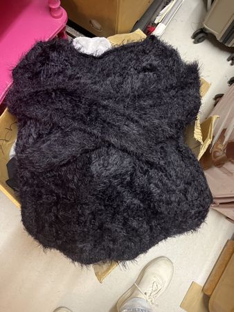 Schwarzer Kuschelpulli für den Winter, Grösse M
