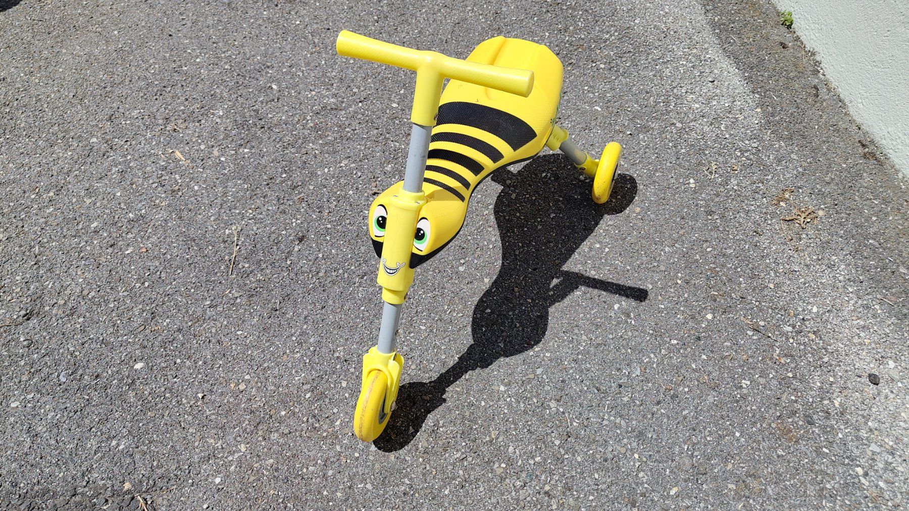 Véhicules pour enfants: Tricycle Scuttle bug 3 roues – D'occasion à Chexbres par croisee2