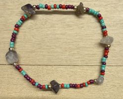 Armband mit Steinen und Perlen neuwertig