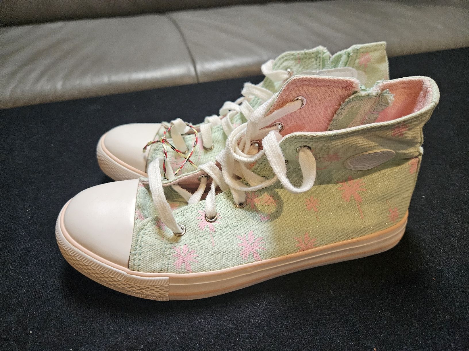 Scarpe per ragazze: Bluebox Mädchen Sneaker High, Gr. 35, Top Zustand! – Nuovo (secondo la descrizione) da Neftenbach venduto da susanne0041