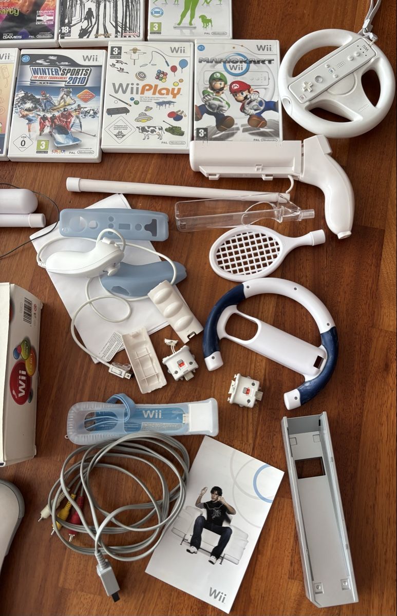 Nintendo Console: 2 Nintendo Wii Konsolen Sets – Usato da Otelfingen venduto da Yasi0 2