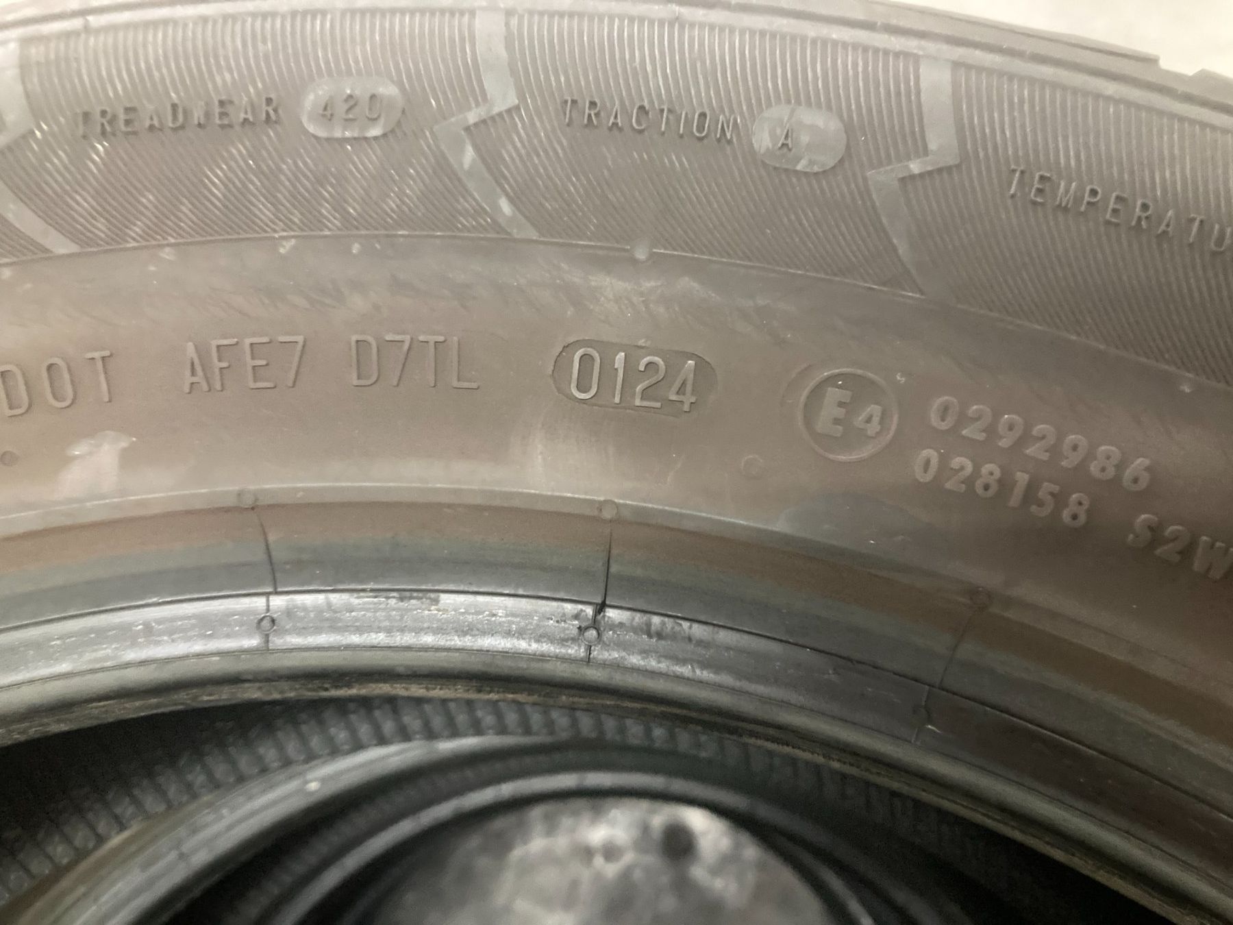Continental Pneus & Kompletträder: 235/55R19 Sommerpneu Continental – Gebraucht aus Cham von WB2223 3