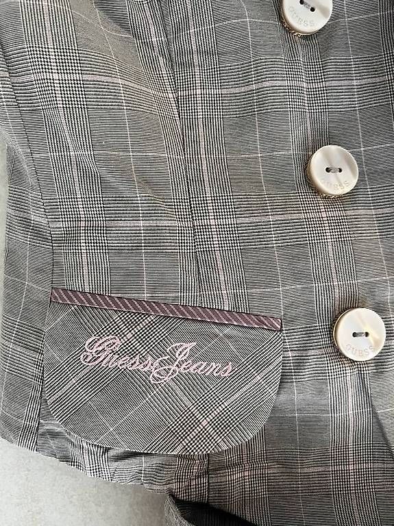Lotti di vestiti: Blazer & shorts Guess – Usato da Bulle venduto da Preteni 1