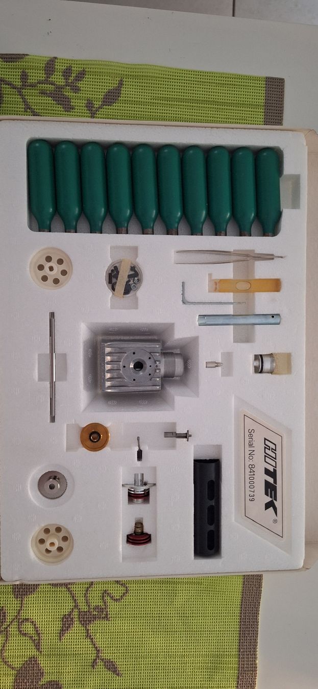 Modellismo RC: Hi tek Autos+ 2 Motoren. Neu! – Nuovo (secondo la descrizione) da Sarmenstorf venduto da pab_x5yz 2