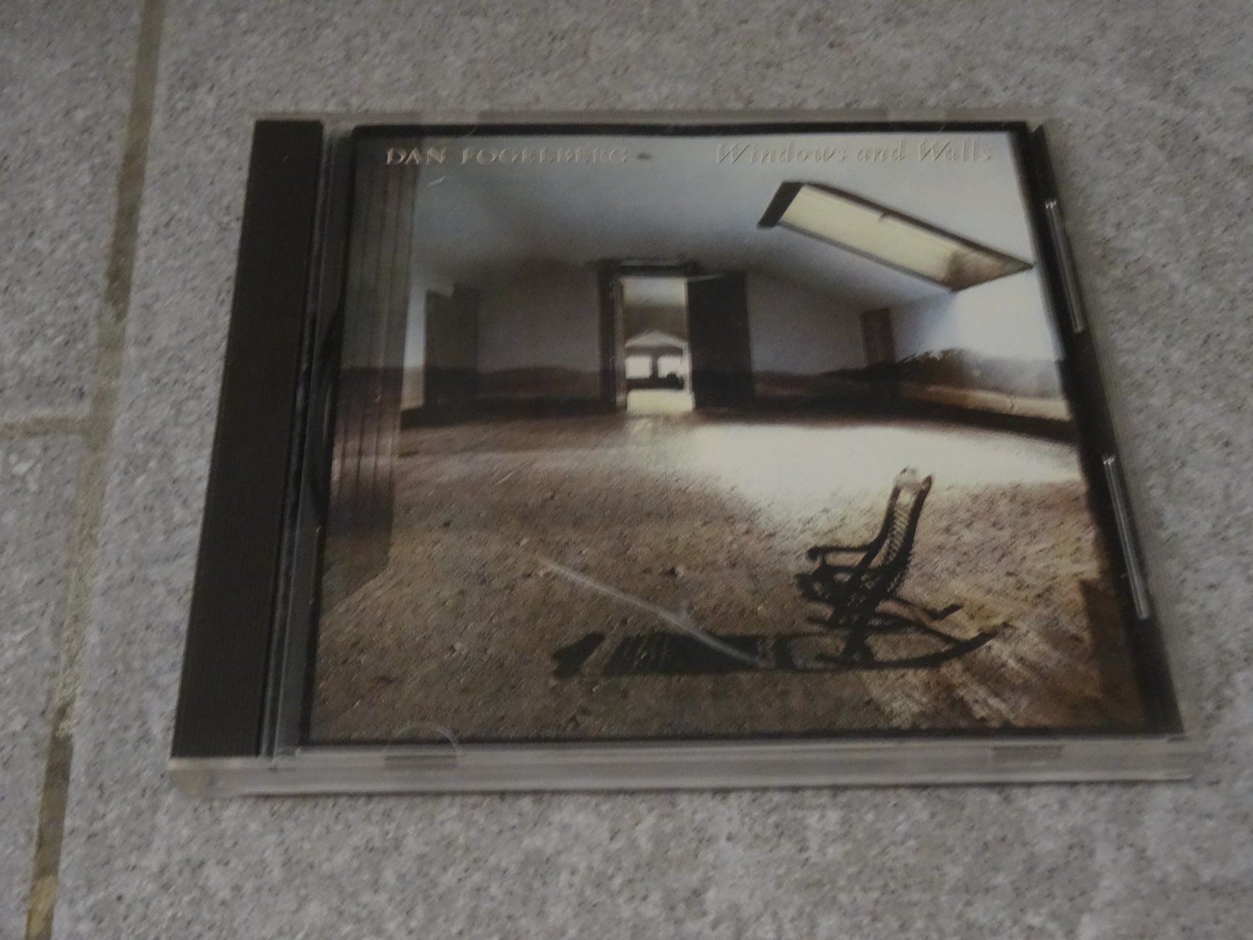 CDs: Dan Fogelberg - Windows and Walls CD – Gebraucht aus Olten von Disc-Ausverkauf